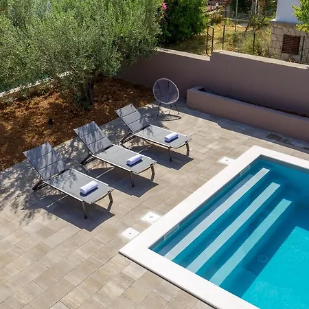 Destination Sea Ii *